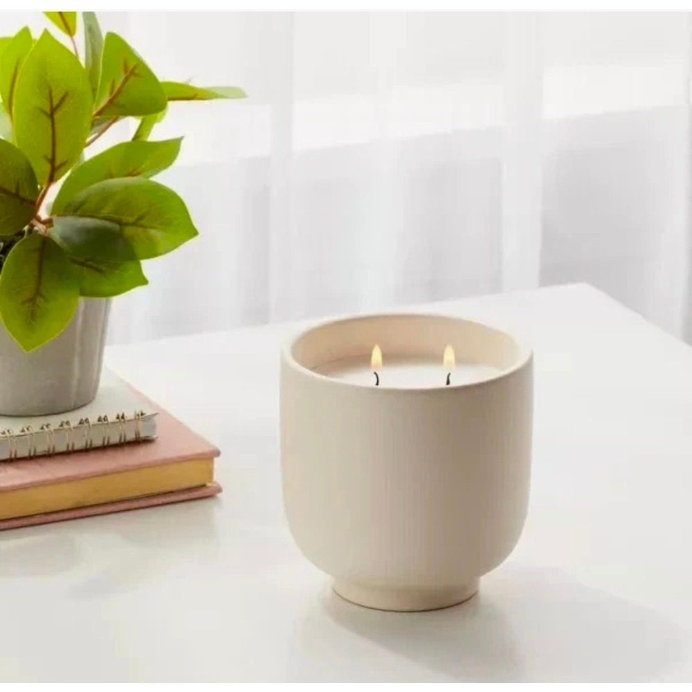 Room Essentials Peony & Freesia Scented Candle Cream Ceramic Vessel 13.5 oz. NEW